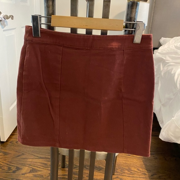 Maroon zipper mini skirt - Picture 2 of 2
